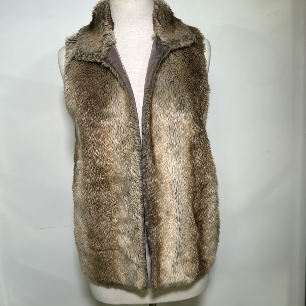🚩Verve Ami Woman’s Knit/Faux Fur Vest Size